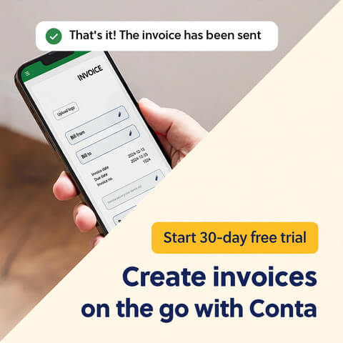 A person sending an invoice on their phone, using the invoicing software Conta