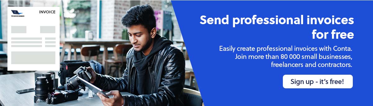 A young photographer making an invoice with the free invoicing software Conta